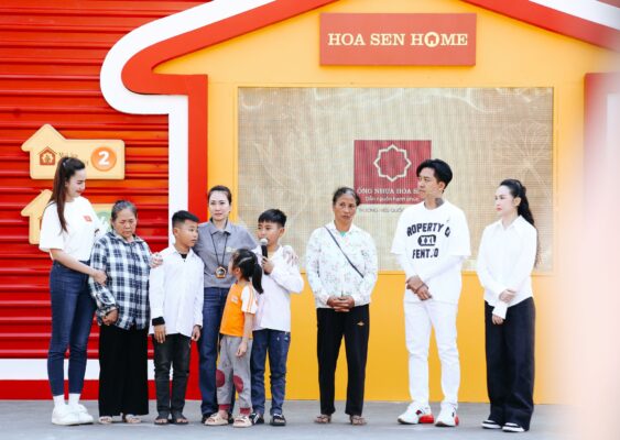 3 anh em bé Quốc Việt mồ côi cha mẹ trong vụ sạt lở sau bão số 3 (bão Yagi)