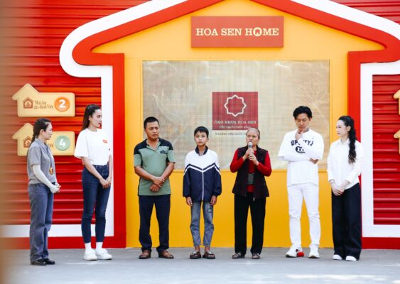Vợ chồng Tuấn Hưng xúc động trước hoàn cảnh bé Quốc Bảo