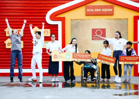 Giây phút vỡ òa khi gia đình em Ngọc Ánh nhận về 70 triệu đồng từ chương trình