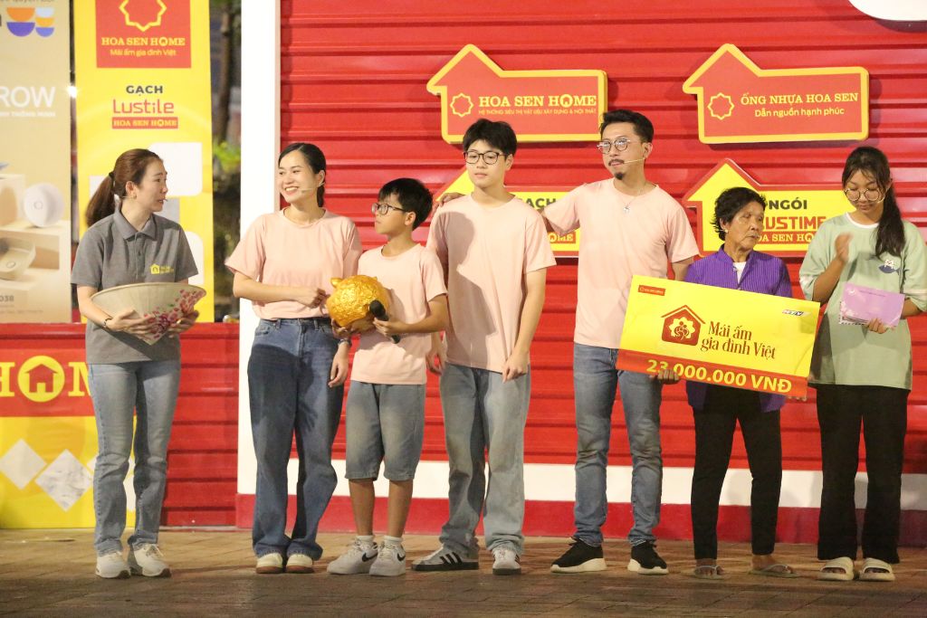 Hai con trai của Lâm Vỹ Dạ, Hứa Minh Đạt dành toàn bộ tiền tiết kiệm để gửi tặng các bạn nhỏ khó khăn trong chương trình