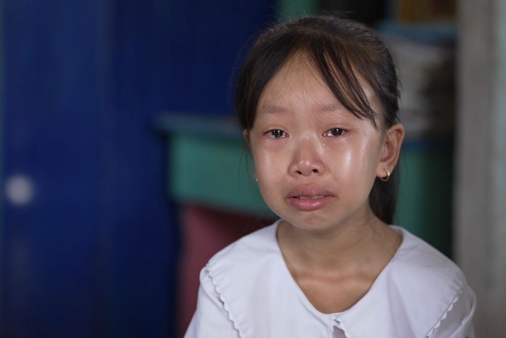 Nỗi đau mất đi người thân là cú sốc lớn mà cô bé 10 tuổi phải trải qua