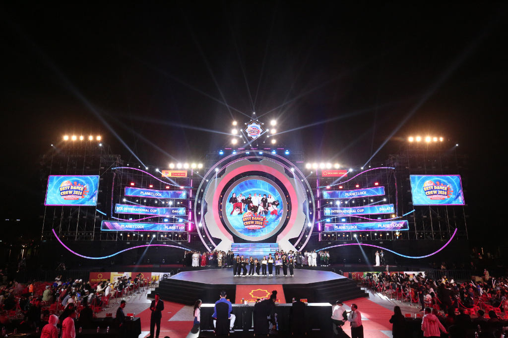 2 đêm chung kết của Dalat Best Dance Crew 2025 – Hoa Sen Home International Cup hứa hẹn là bữa tiệc vũ đạo, âm nhạc, ánh sáng thu hút hàng chục nghìn khán giả.