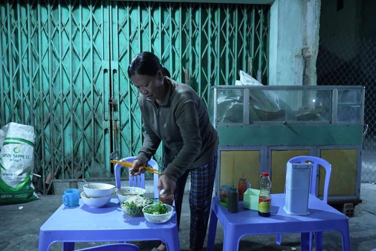 Dù sức khỏe yếu đi nhiều, nhưng chị Cúc chưa bao giờ dám gục ngã, vì sau chị còn có mẹ chồng và các con 