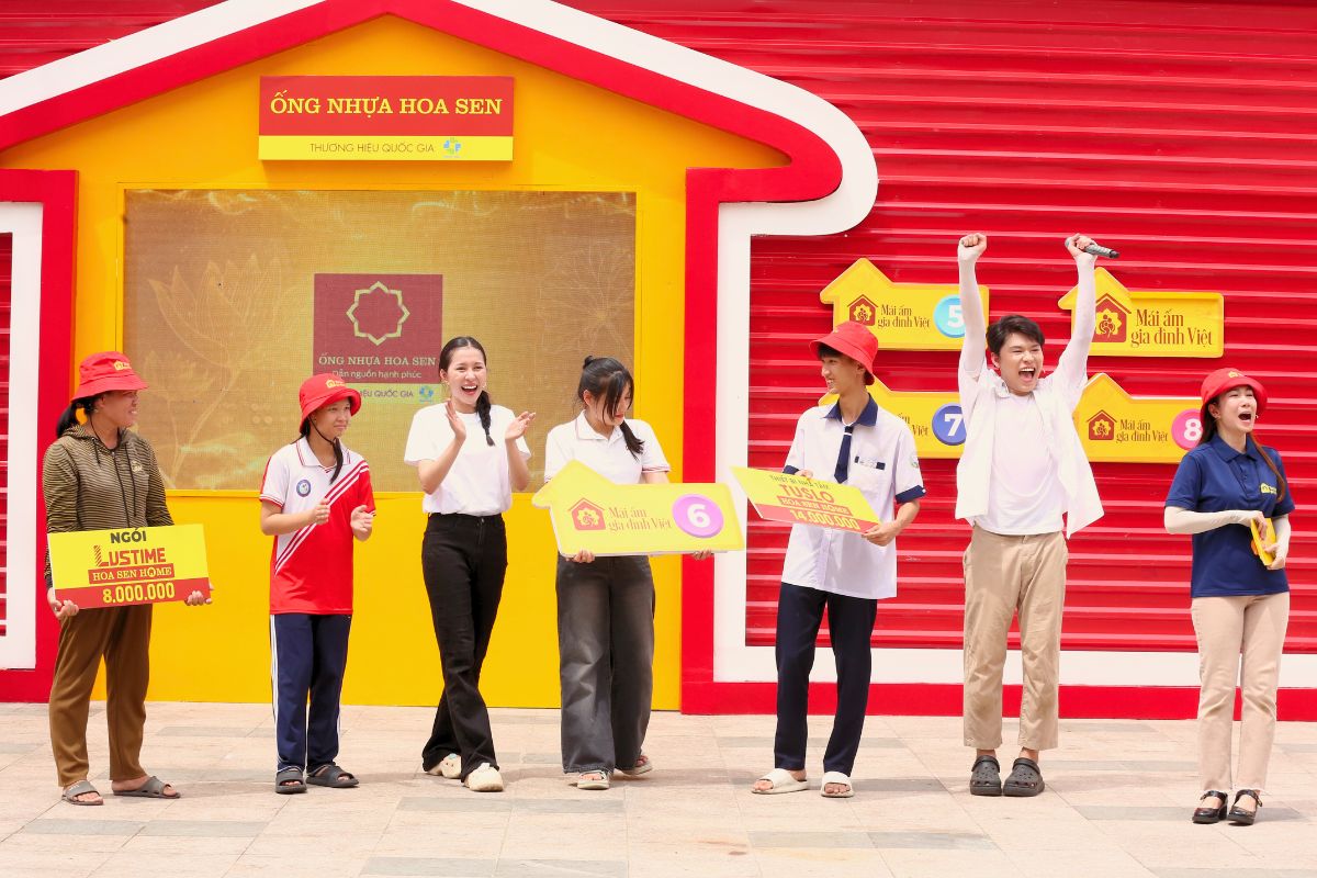 Ngoài số tiền thưởng từ Tập đoàn Hoa Sen, các khán giả và mạnh thường quân tham dự buổi ghi hình cũng đã gửi đến 3 gia đình nhiều phần quà giá trị