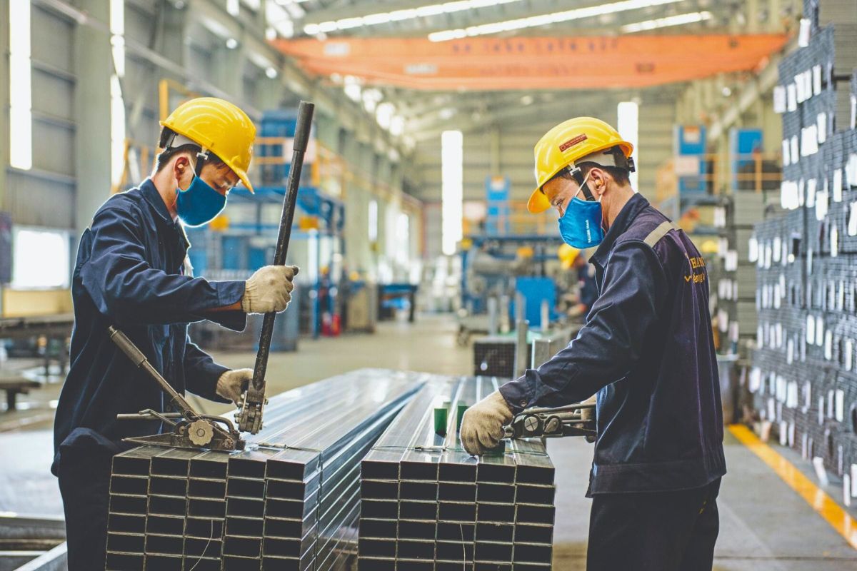Với hệ thống dây chuyền sản xuất hiện đại, các sản phẩm thép hộp Hoa Sen đảm bảo đáp ứng tiêu chuẩn quốc tế