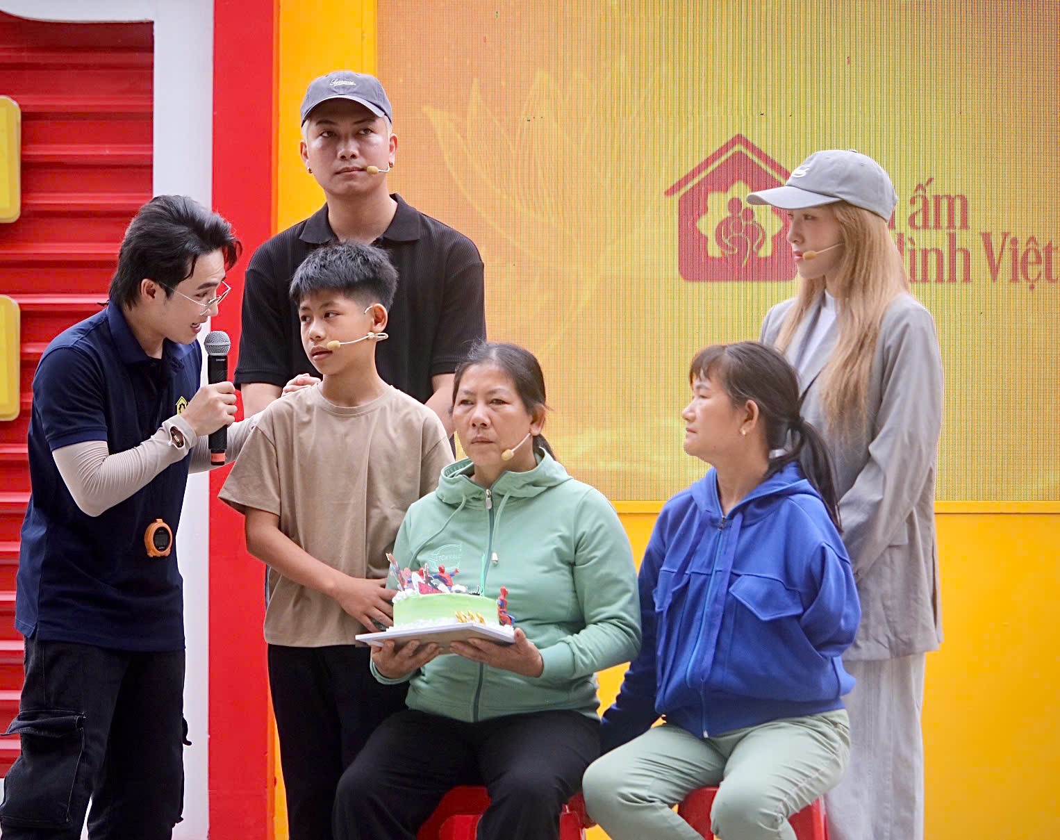 Thông qua các hoạt động giao lưu, thử thách và chia sẻ câu chuyện thật, chương trình tạo nên một hành trình đầy tích cực, nhân văn và đầy ý nghĩa.