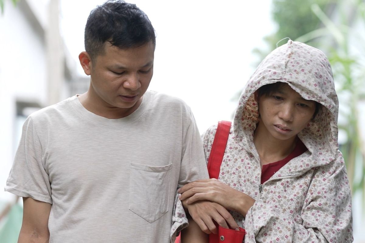 Dù mang trong mình bệnh tật hiểm nghèo, cha mẹ em Hữu Bảo vẫn là chỗ dựa tinh thần lớn nhất cho hai con nhỏ.